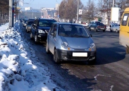 Запрет на парковку авто вдоль дорог и улиц исключен из ПДД, - МВД