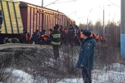 16 пассажирских поездов задержаны из-за схода грузовых вагонов в Жамбылской области
