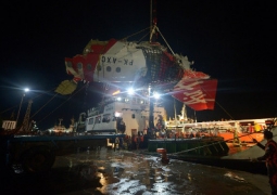 Водолазы подняли «черный ящик» разбившегося в Яванском море самолета AirAsia