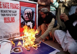 Тысячи людей вышли на протест против Charlie Hebdo в Пакистане
