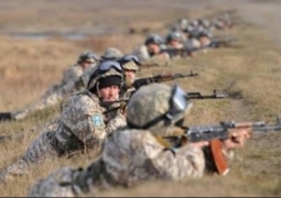 Казахстанским военным могут запретить брать банковские займы