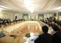 Нурсултан Назарбаев порекомендовал руководителям компаний сохранять рабочие места даже при снижении производства
