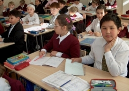В Казахстане в 2015-2016 учебном году проблем с учебниками не будет - Аслан Саринжипов