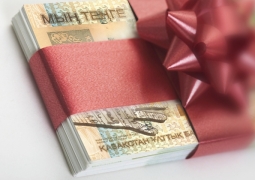 Казахстанским чиновникам запретят принимать подарки дороже 19,8 тысячи тенге