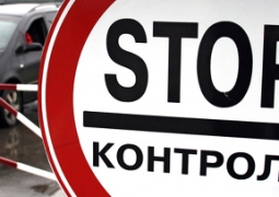 Двое россиян скрылись на автомашине от казахстанских пограничников, сбив шлагбаум