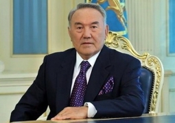 Нурсултан Назарбаев: "Может быть, пора менять декорации?"