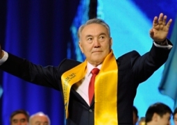 Единогласным решением делегатов съезда партии «Нур Отан» Нурсултан Назарбаев выдвинут кандидатом в президенты РК