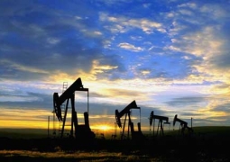Цены на нефть снижаются на статистике от Минэнерго США