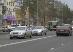 Недовольные водители закрашивают "двойные сплошные" в Павлодаре