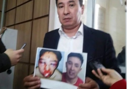 Отец избитого Алиби Жумагулова рассказал о состоянии сына