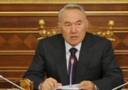 В «Самрук-Казыне» и министерствах продолжают работать «много бесполезных людей», - Назарбаев