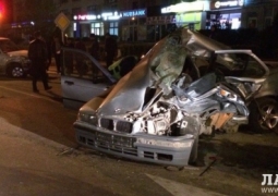 Водитель BMW погиб, врезавшись в Mitsubishi (ВИДЕО)