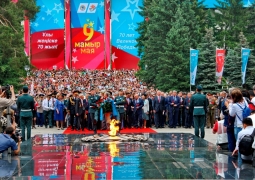 В Алматы прошла церемония возложения цветов к Вечному огню и Мемориалу славы