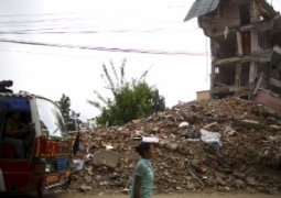 Число погибших в результате землетрясения в Непале превысило 8 тысяч