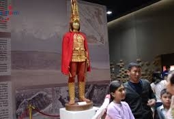 Золотой человек и сакская царица "ожили" в Национальном музее Казахстана