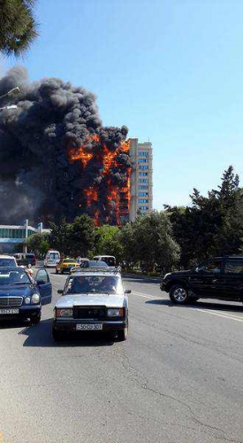 В Баку сгорела многоэтажка: 16 погибших, 54 человека госпитализированы (ВИДЕО)