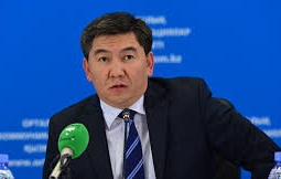 Глава МОНа обвинил Азата Перуашева в лоббировании интересов частных ВУЗов