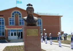 Первый памятник Розе Баглановой открыли в Кызылординской области