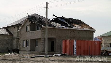 Молния подпалила дом в Атырау