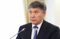 Узакбай Карабалин назвал "глубоко ошибочным" мнение юристов, недоумевающих повышением цен на бензин до публикации Приказа