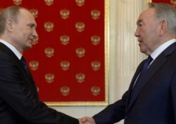 Владимир Путин наградил Нурсултана Назарбаева орденом Александра Невского