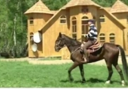 Нурсултан Назарбаев на конной прогулке (ВИДЕО)