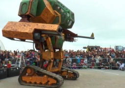 Первая в мире дуэль гигантских роботов состоится через год