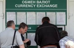 Казахстанцы массово скупают доллары