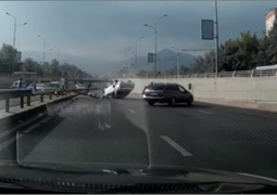 Страшное ДТП произошло на автомобильной развязке в Алматы (ВИДЕО)