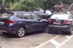 Пьяный водитель протаранил три автомобиля посольства Казахстана в Москве