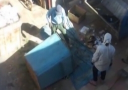 В Шымкенте оштрафованы уборщики мусора за надругательство над флагом РК