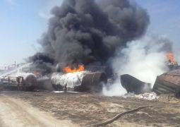 7 вагонов с топливом и 4 вагона с сухогрузом загорелись при сходе с рельсов в Актюбинской области