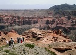 Иностранным туристам облегчили допуск к Шымбулаку и Чарынскому каньону