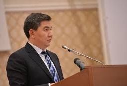 Министр Саринжипов заверил, что проблема с учебниками решится до 15-го августа