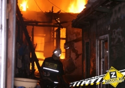 Крупный пожар в Алматы тушили более пяти часов, 16 семей остались без крыши над головой