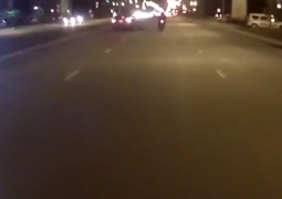 В Астане водитель Lexus ES сбил мотоциклиста и скрылся (ВИДЕО)