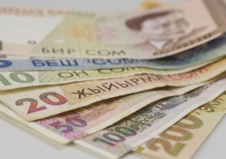 Курс кыргызского сома к доллару упал до исторического минимума