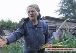 Актюбинская пенсионерка живет одна в заброшенном поселке 