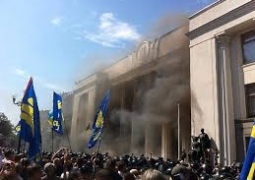 Взрыв у украинского парламента: пострадали более 100 силовиков 