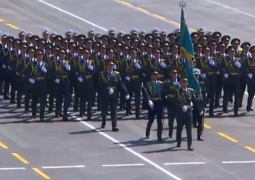 По площади Тяньаньмэнь прошел парадный расчет из Казахстана