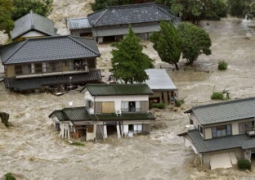 Более 90 тысяч человек эвакуировано из-за наводнения в Японии (ВИДЕО)