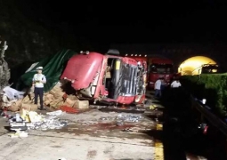 12 человек погибли при столкновении автобуса с грузовиком в Китае