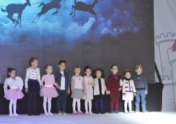 Театрализованный показ мод прошел в рамках проекта «Казахстан без сирот» в Алматы