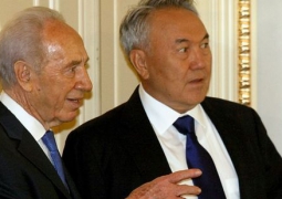 Нурсултан Назарбаев провел встречу с Шимоном Пересом