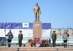 Памятник Ильясу Есенберлину торжественно открыли в Атбасаре