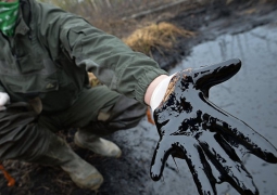 Из-за аварии на нефтепроводе произошел разлив нефти на площади 1,2 тыс. кв.м. в СКО