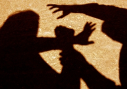 Мужчина пытался изнасиловать 13-летнюю девочку и ее мать в Караганде