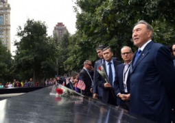 Нурсултан Назарбаев возложил цветы к мемориалу «11 сентября» в Нью-Йорке