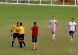 Бразильский арбитр угрожал футболистам пистолетом во время матча (ВИДЕО)