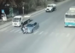 Водитель BMW, сбивший на "зебре" женщину с ребенком, задержан